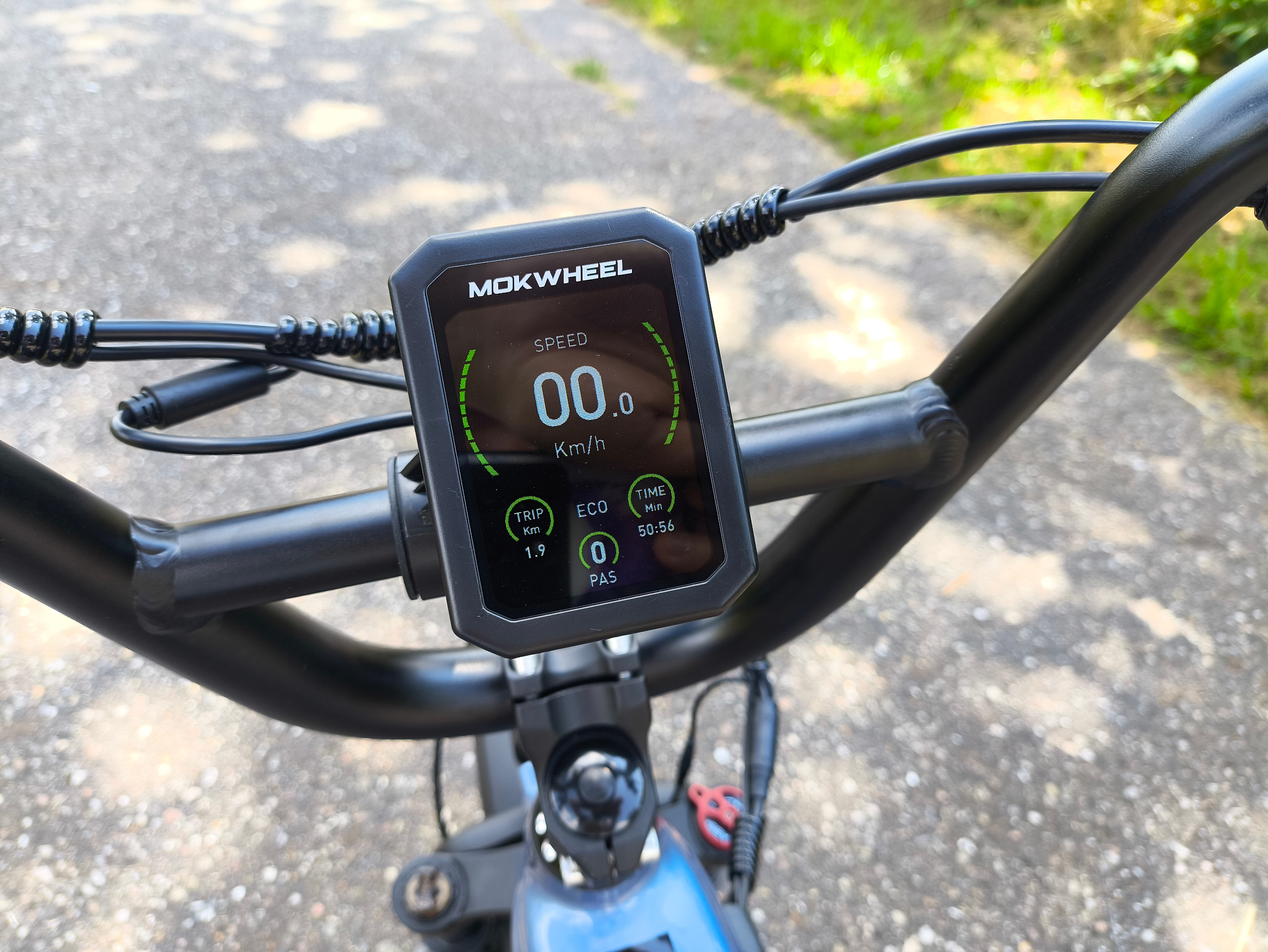 Auf dem LED-Farbdisplay können alle wichtigen Infos abgelesen werden | Quelle: ebiketester24.de