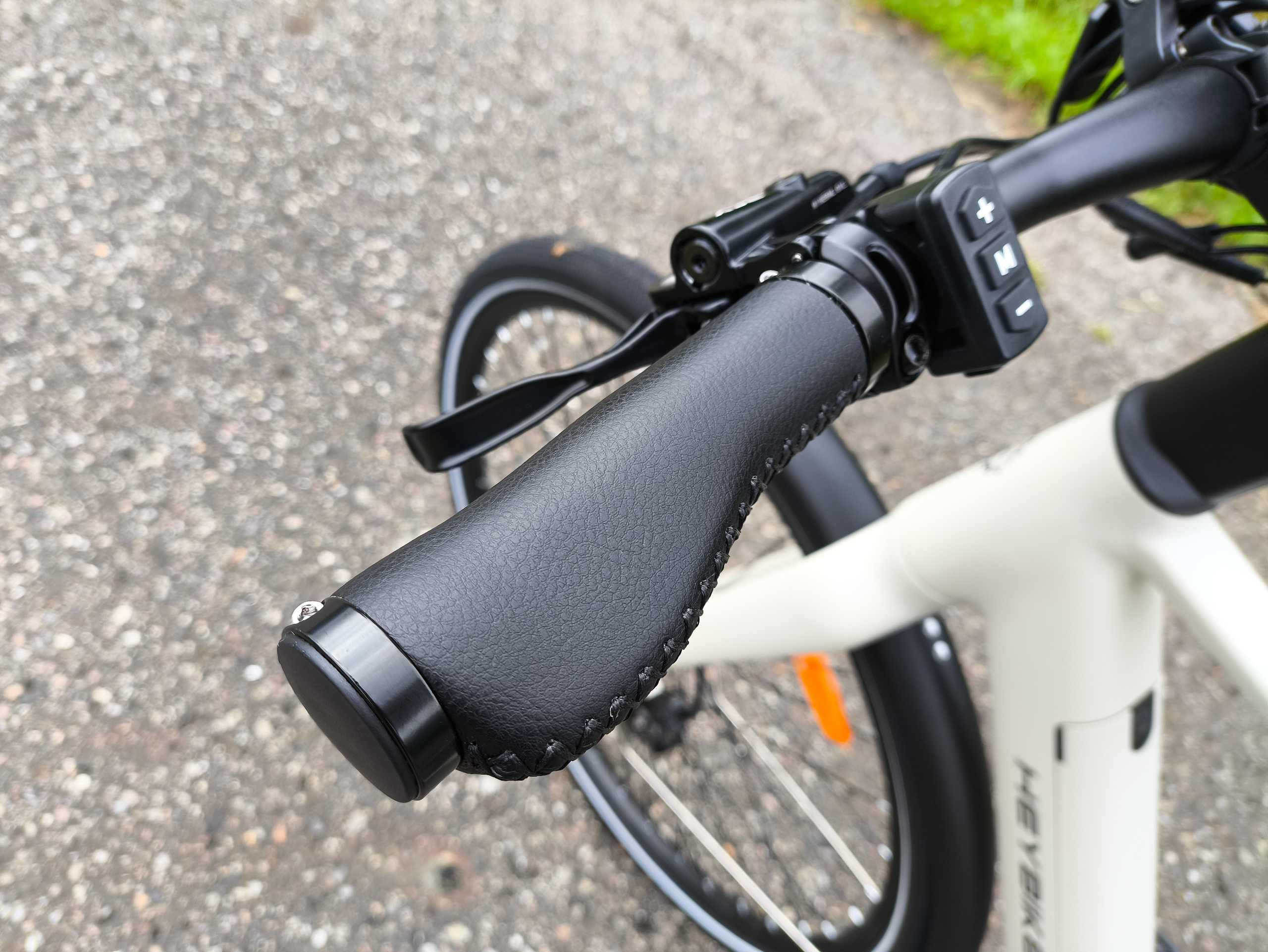 Die ergonomischen Lenkergriffe gefallen mir wirklich sehr | Quelle: ebiketester24.de