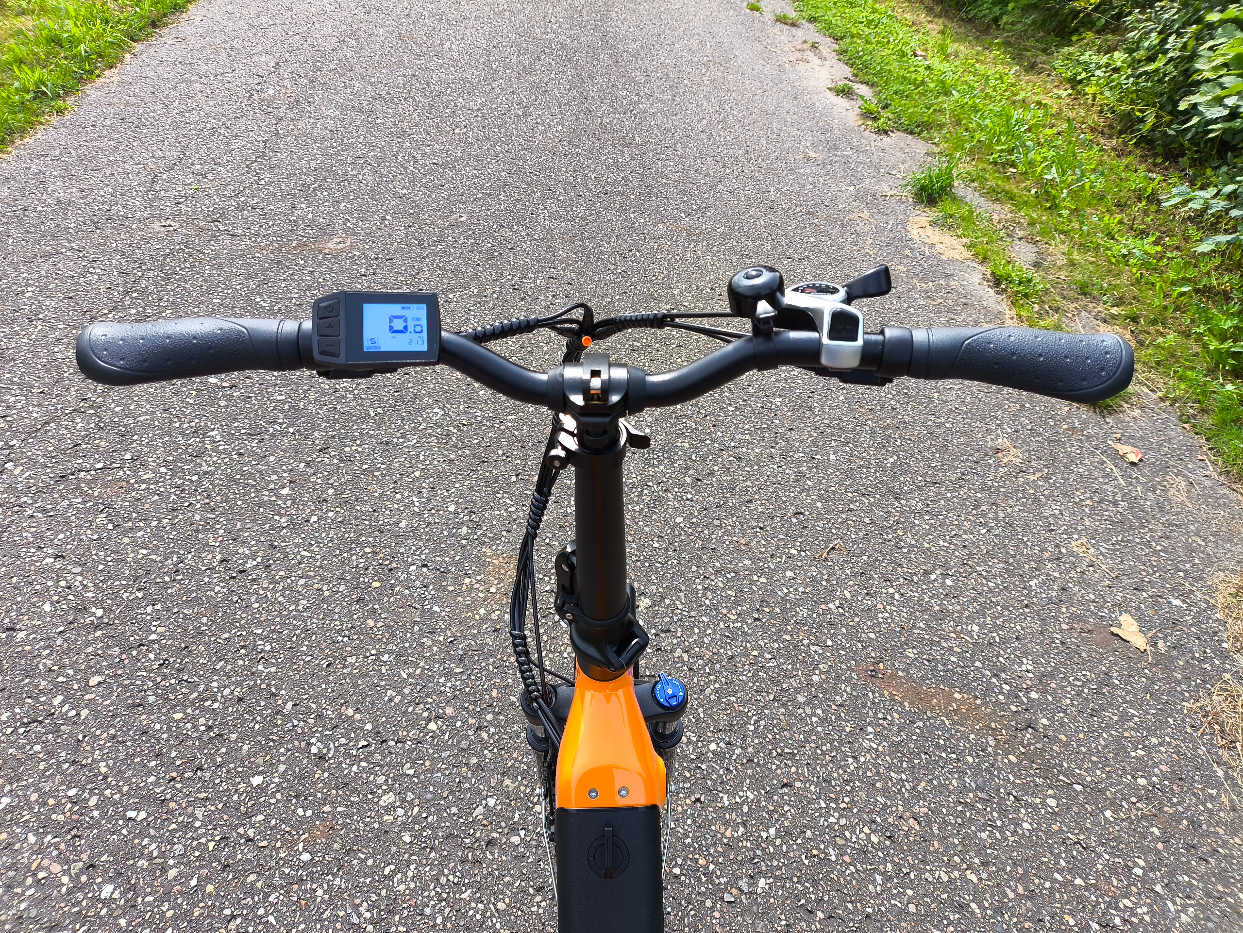 Auf dem LED-Display können alle wichtigen Infos abgelesen werden | Quelle: ebiketester24.de