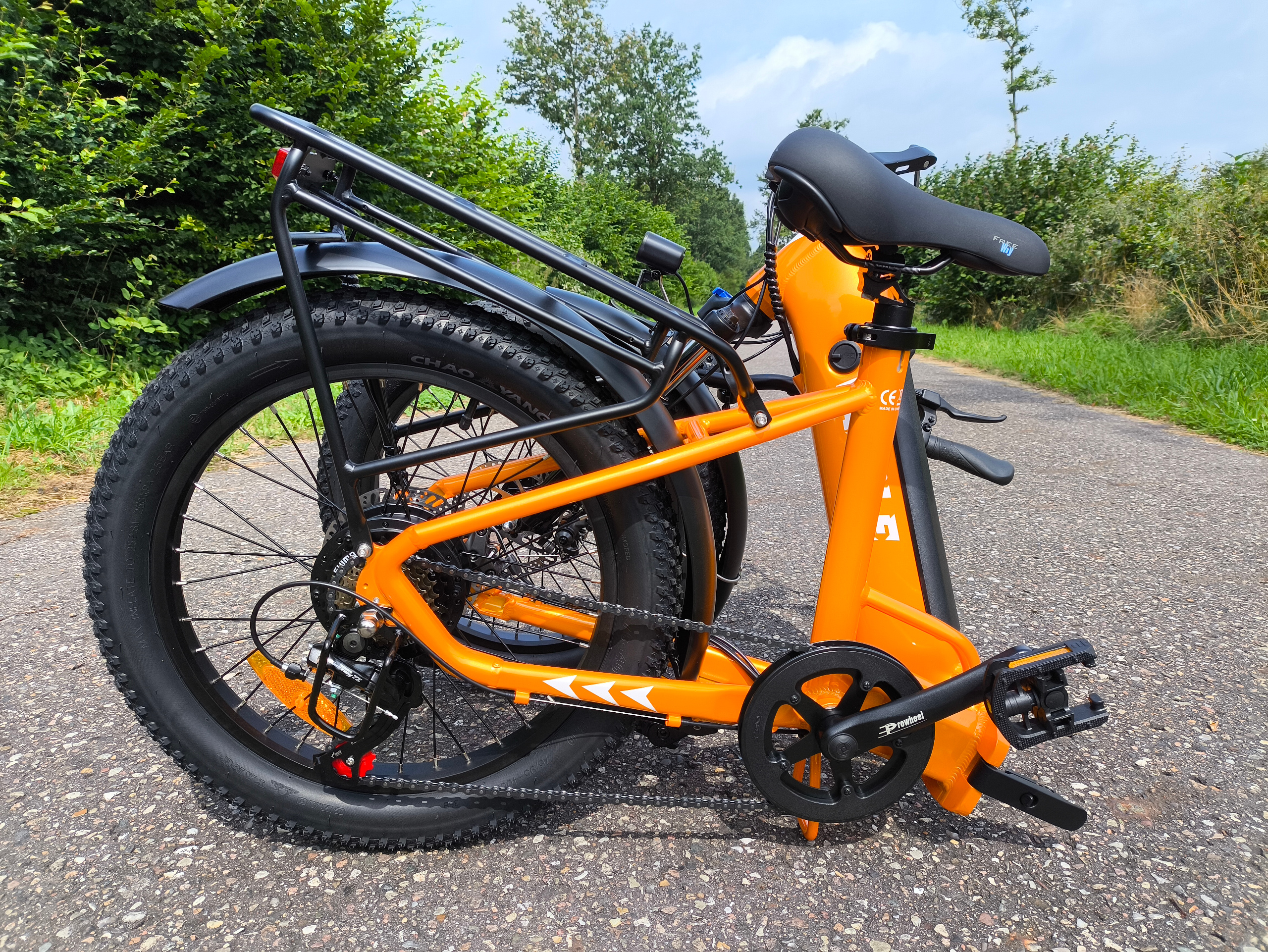 Das Vakole E-Bike mit nur wenigen Handgriffen zusammenklappen | Quelle: ebiketester24.de