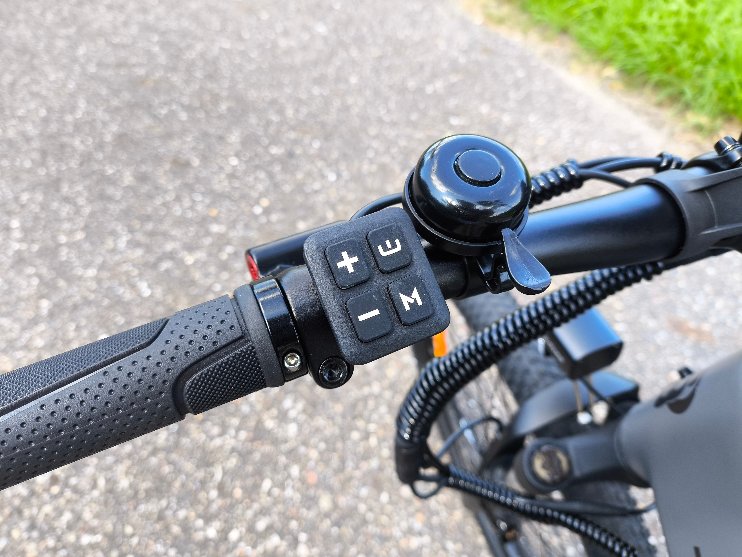 Intuitive Bedienung des Bodywel M275 E-Bikes | Quelle: ebiketester24.de