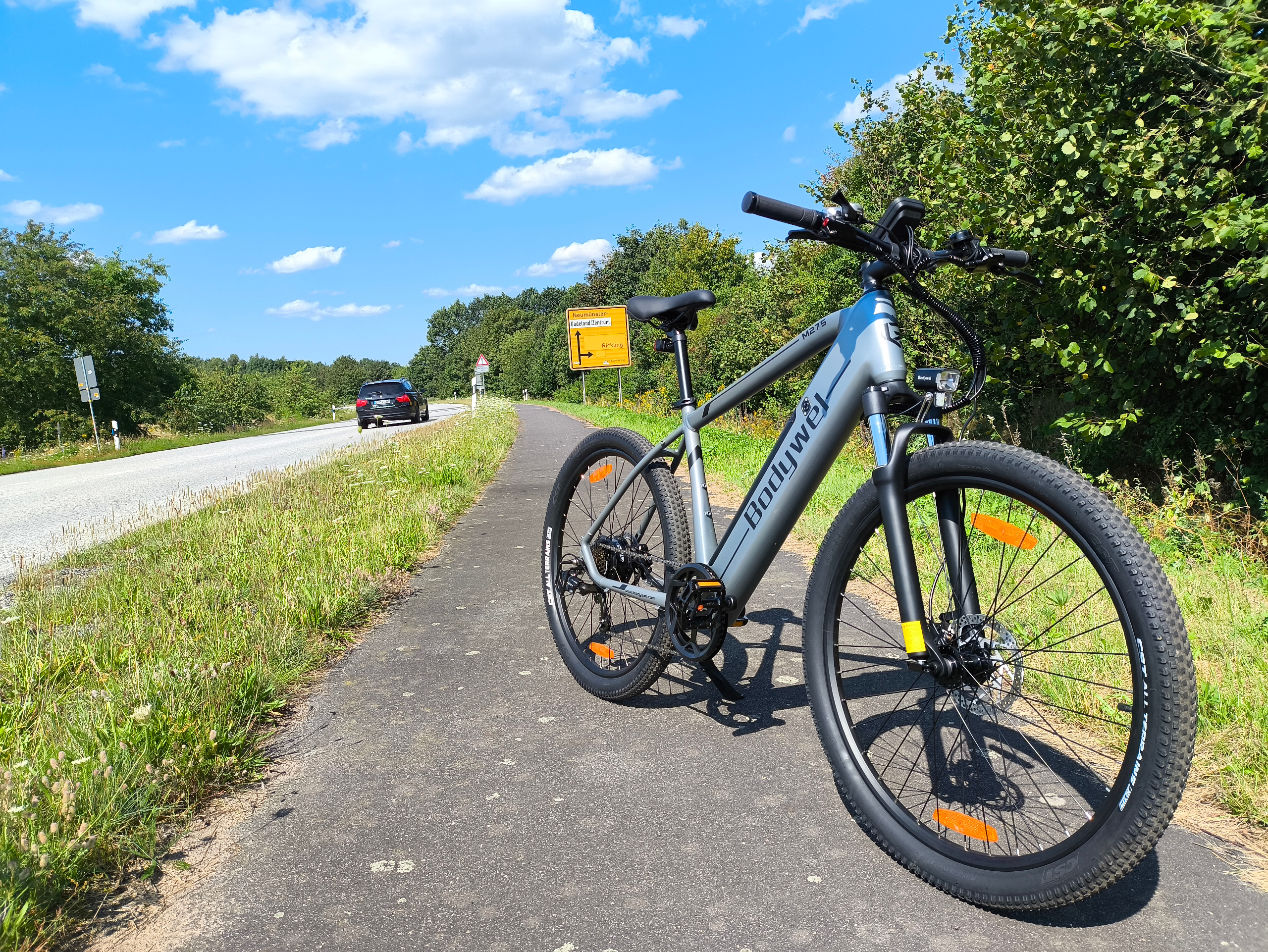 Das Bodywel M275 fühlt sich auch auf Asphalt wohl | Quelle: ebiketester24.de