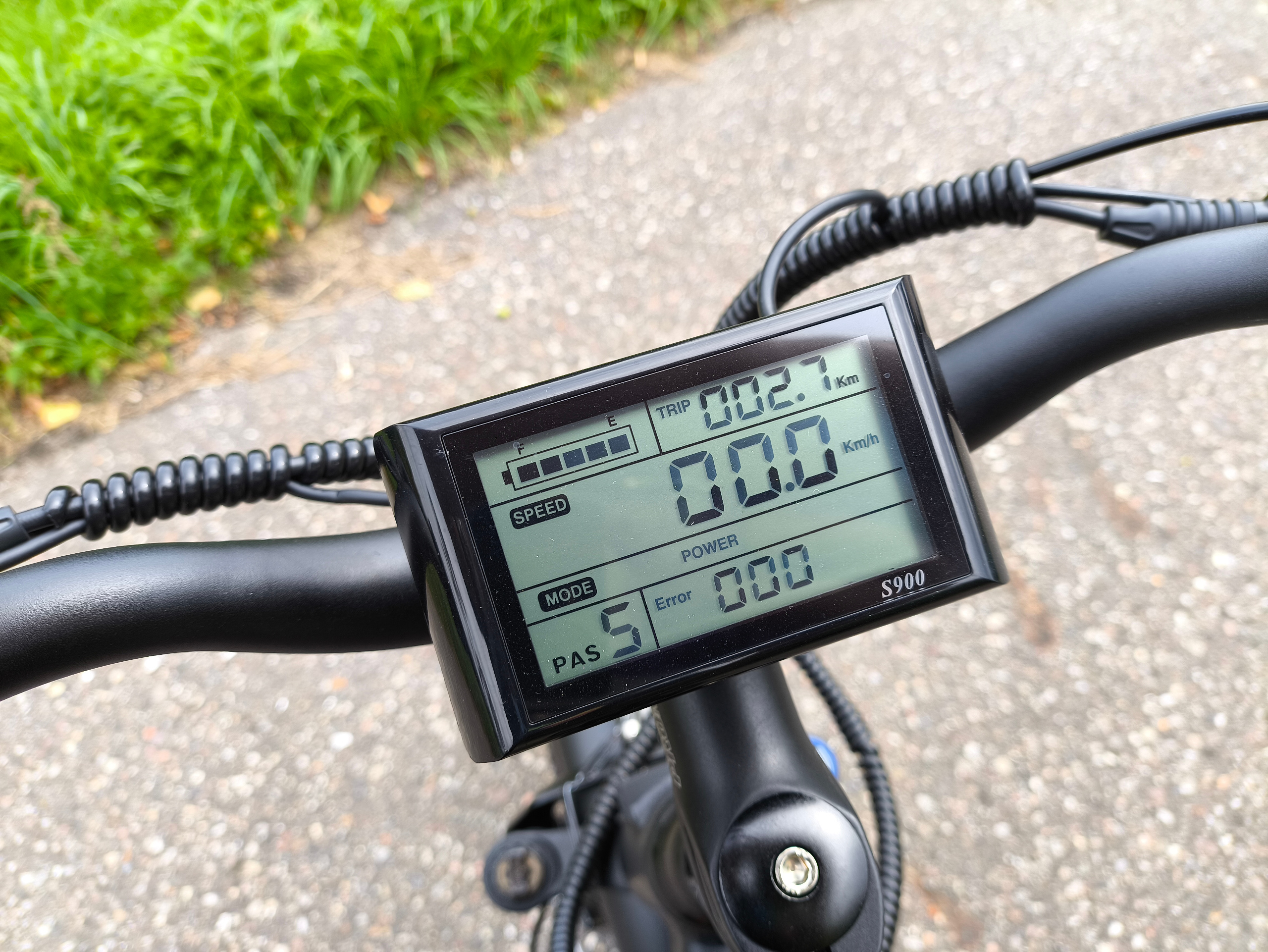 Auf dem LED-Display können alle wichtigen Infos abgelesen werden | Quelle: ebiketester24.de