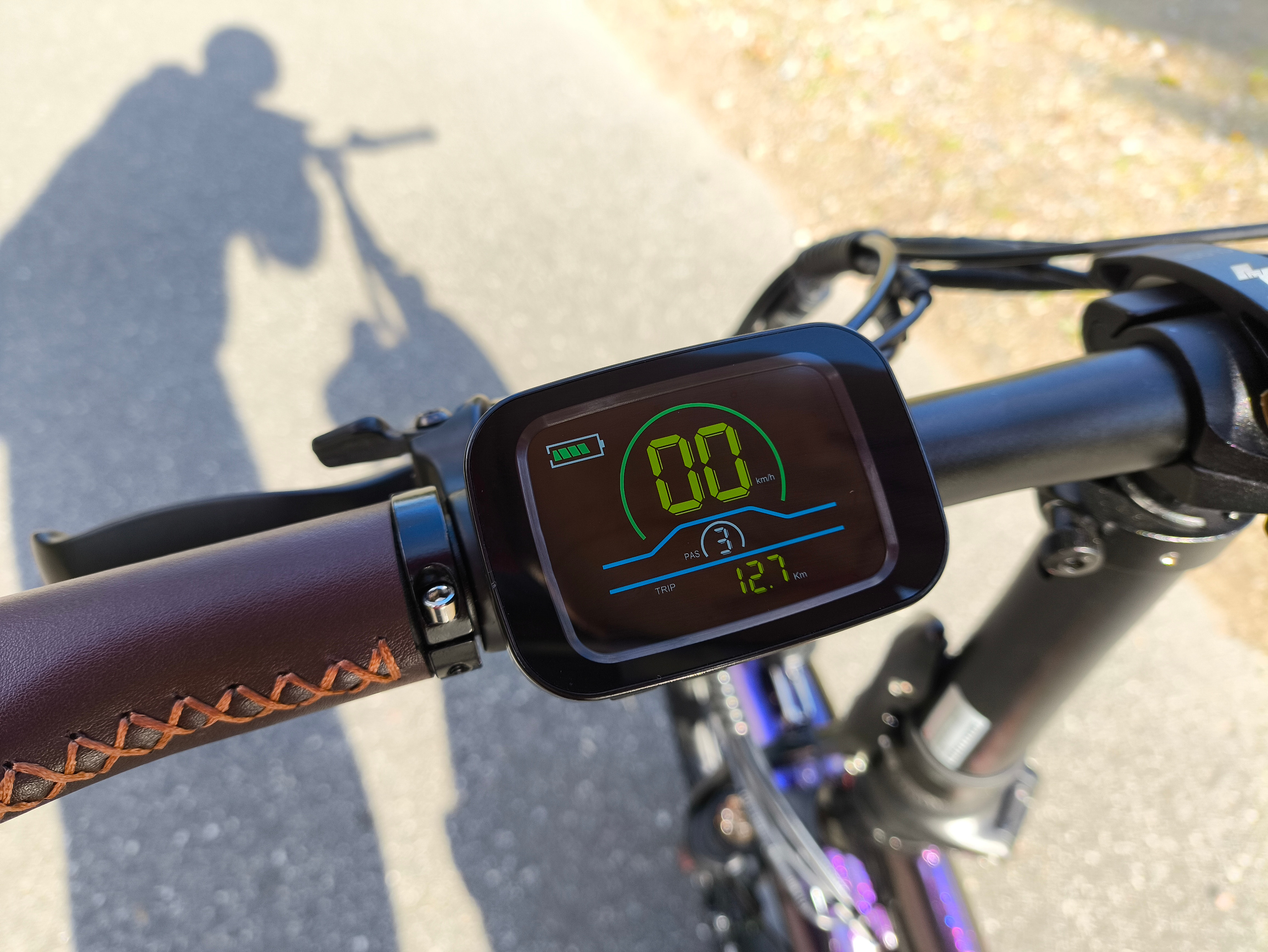 Auf dem LED-Display können alle wichtigen Infos abgelesen werden | Quelle: ebiketester24.de